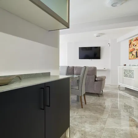 Stylish Apartment *